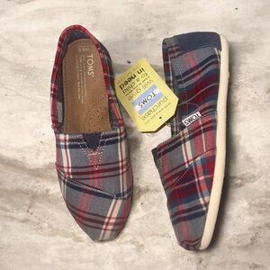 NWT NEW WITH TAGS TOMS plaid Alpargatas slip on flats women’s size 6.5